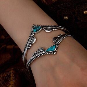 Elegant Silver and Turquoise Bracelet